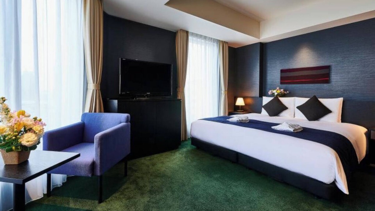 Nishiasakusa Hotel | Scenic King Smoking hotel with AC, fitness room in charming Taito City