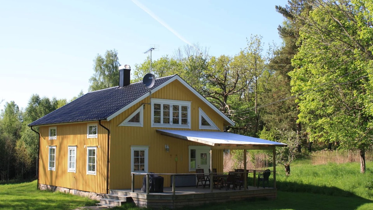 Lilla Edet O House | Scenic lake location with fishing, boat available for rent.