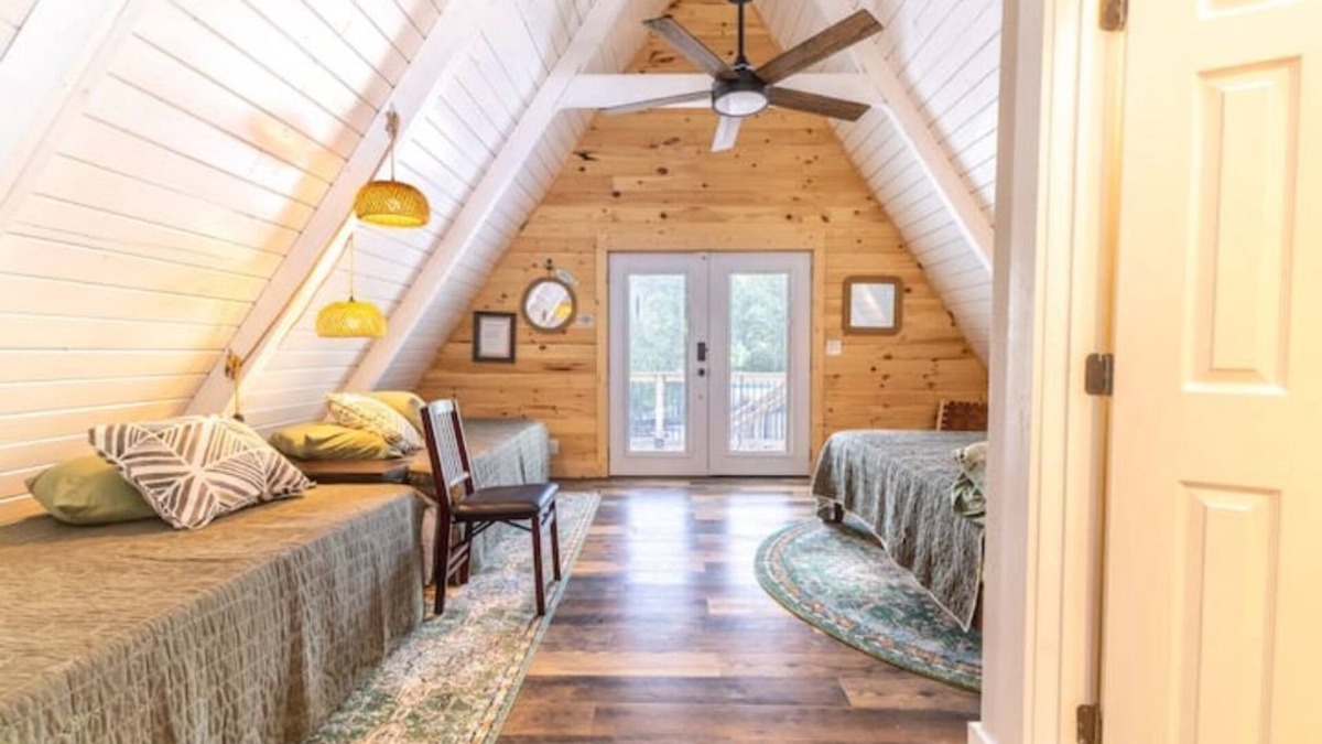 Ashley Oaks Apartment | Scenic Lake Retreat - Open Layout - Pontoon Rentals - BBQ Grill