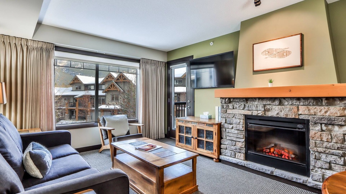 Copperstone Resort Condo | Scenic Mountain *Outdoor Hot Tub* 1 Bedroom + Den
