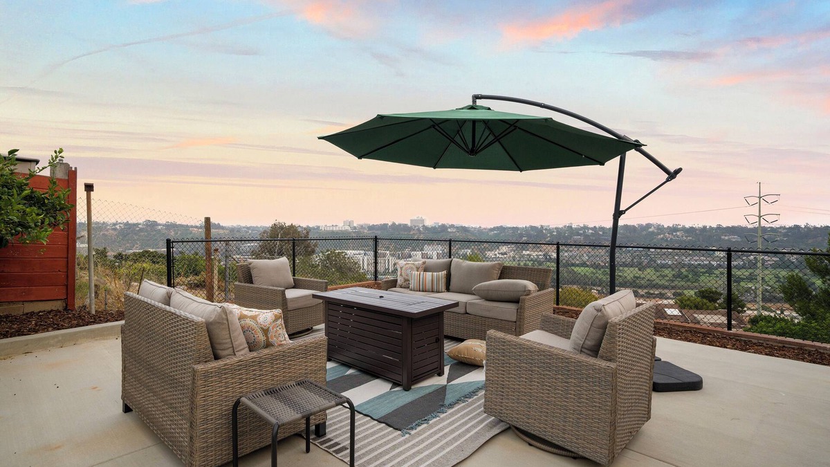 Mission Valley West House | Scenic Oasis: King Bed Suite & Panoramic Views & Ultra Fast Fiber WiFi