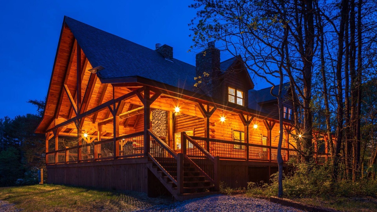 Logan Cabin | Scenic Ridge Lodge - Sleeps up to 16 - w/Hot Tub