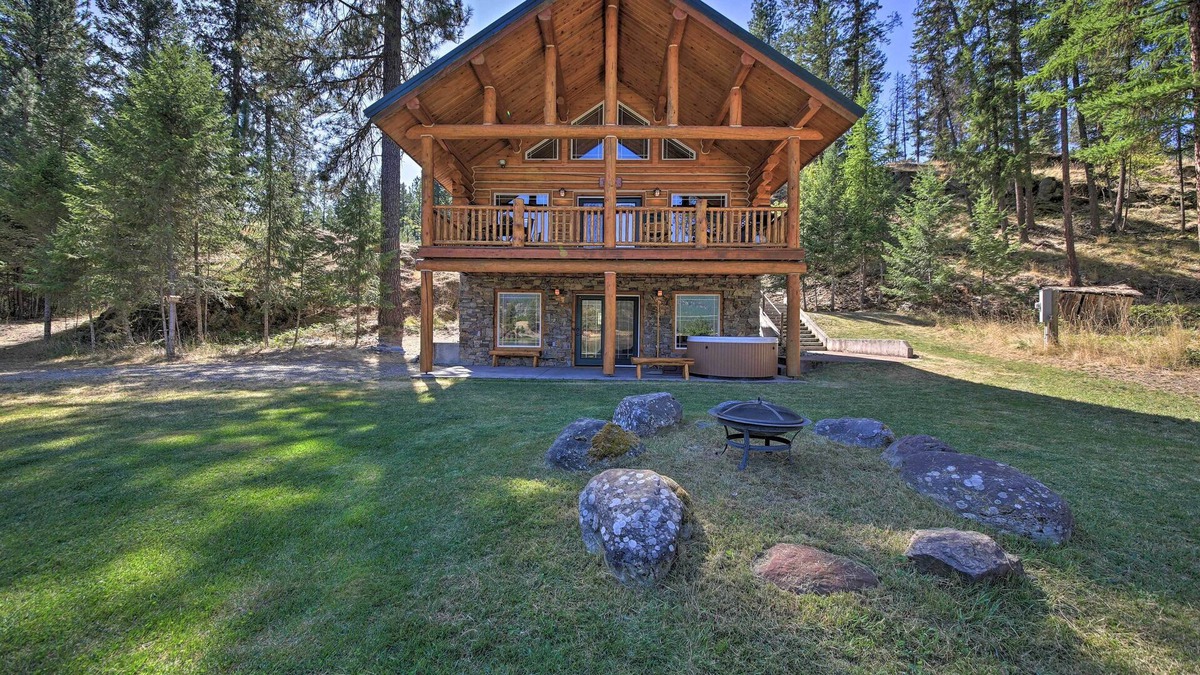 Thompson Falls Cabin | Scenic Riverfront Retreat w/Hot Tub & Kayaks!