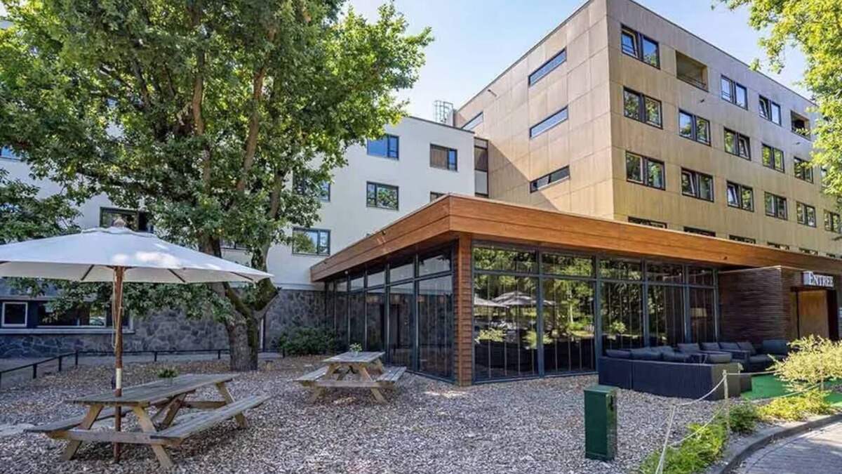 Bergen op Zoom Hotel | Scenic Room Near Ravelijn with Free Parking and Indoor Pool