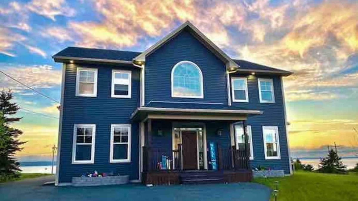 Conception Bay South House | Scenic Seal Cove Nature Retreat |Hot Tub|ATV Trail