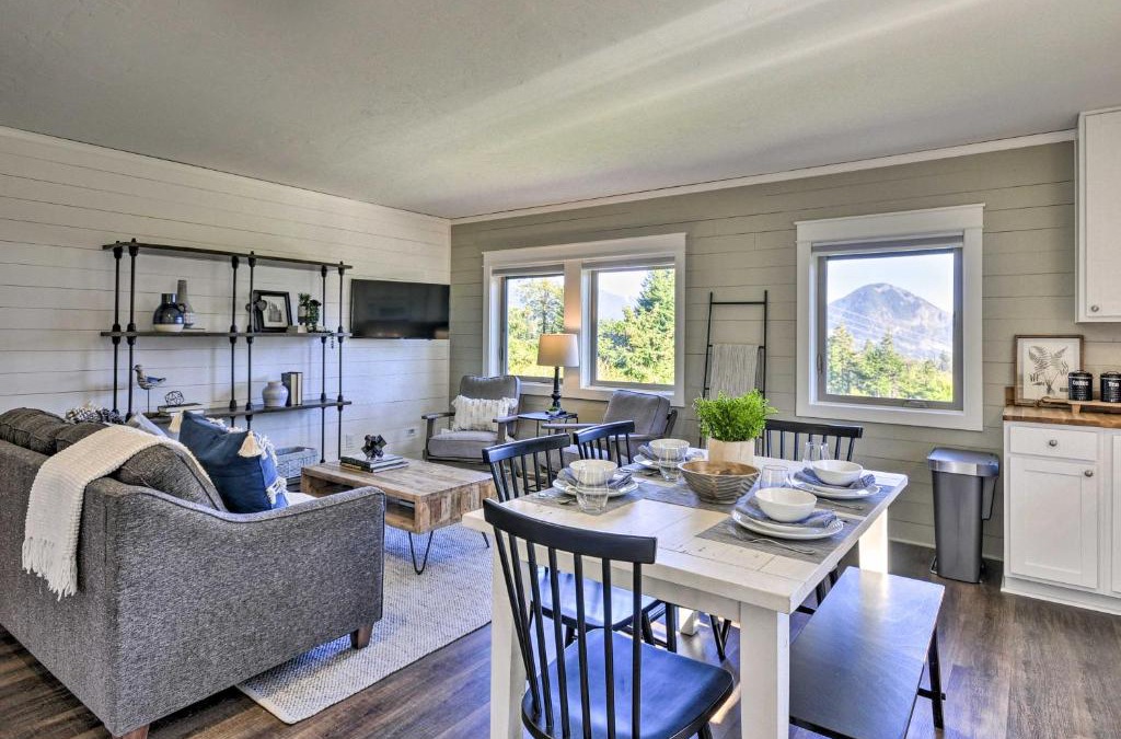 Carson Apartment | Scenic Studio with Loft and View of the Columbia River