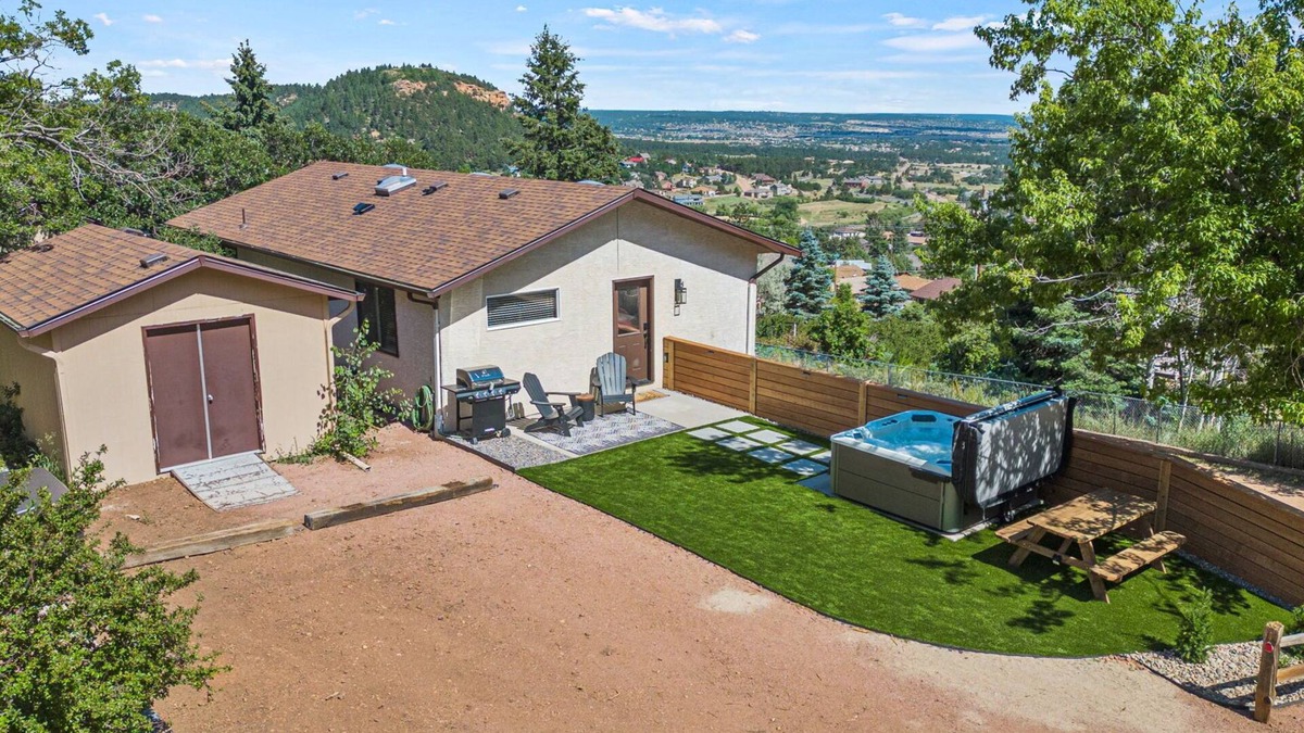 Palmer Lake Apartment | Scenic Summit Hideaway - Amazing views @ top of Palmer Lake, with hot tub!