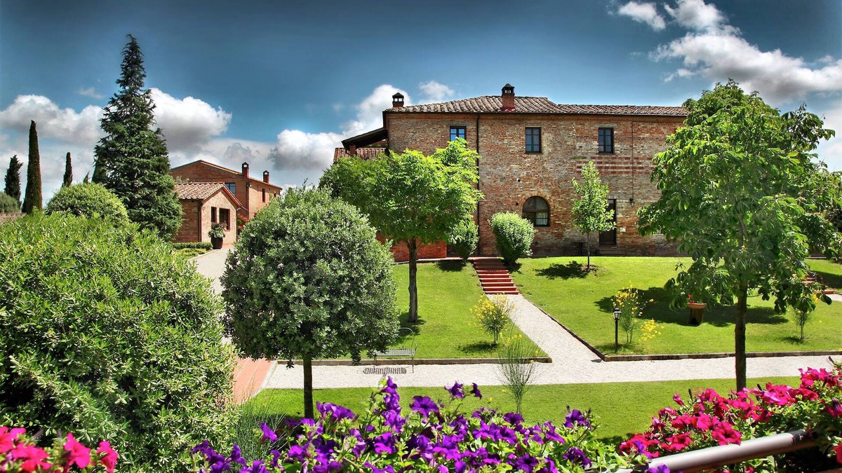 Ferretto Villa | Scenic Tuscan Mansion