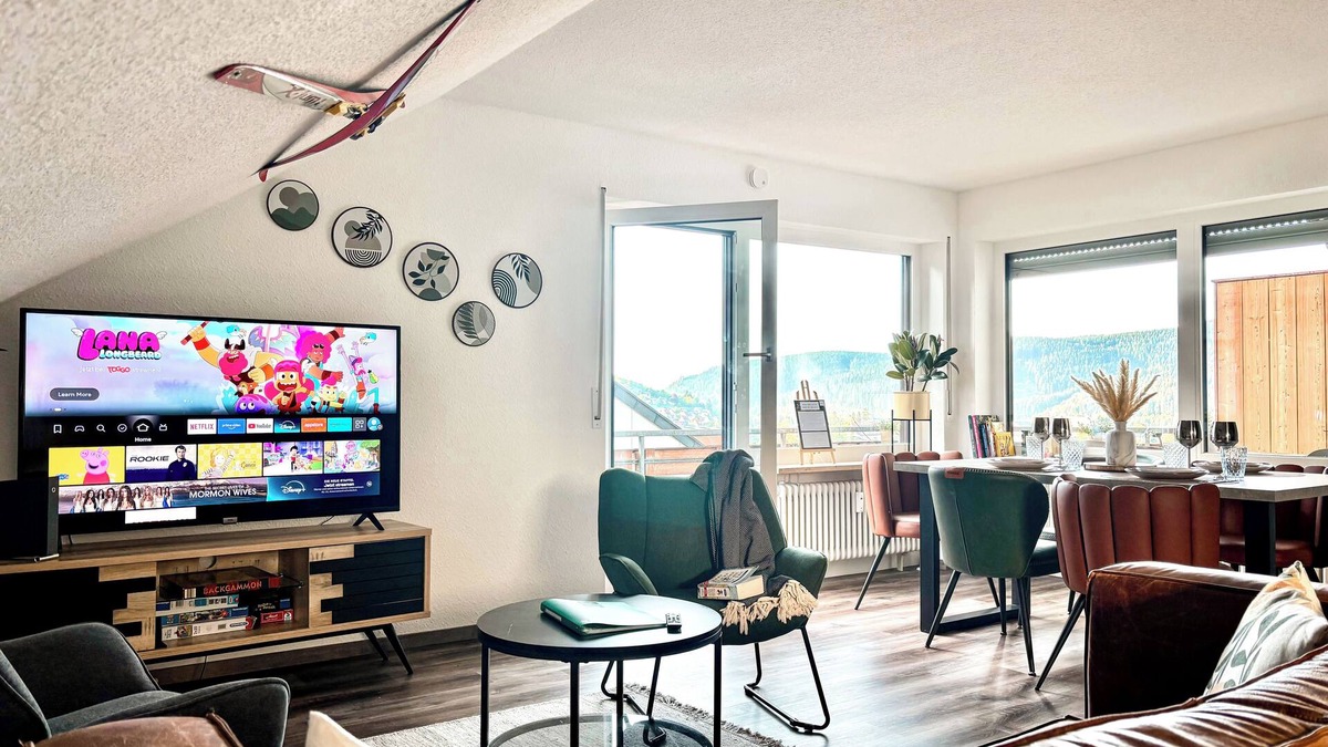 Neustadt Apartment | Scenic View: 2 BR, Balcony, Foosball, Dogs are free, Private Parking, Near Lake