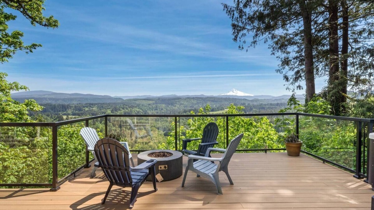 Sandy House | Scenic View Lodge | Hot Tub/Deck | Inspiring View