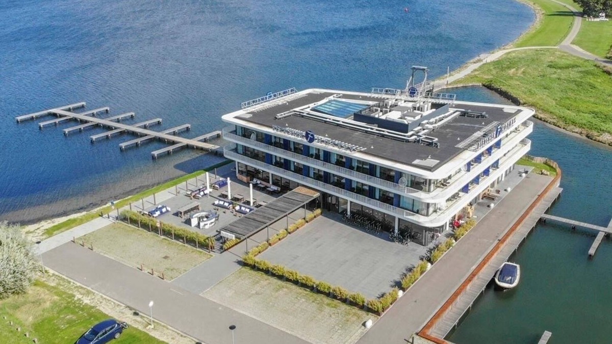 Oranjeplaat Hotel | Scenic Views & Peaceful Stay in Stylish Room Near Iguana reptile Zoo