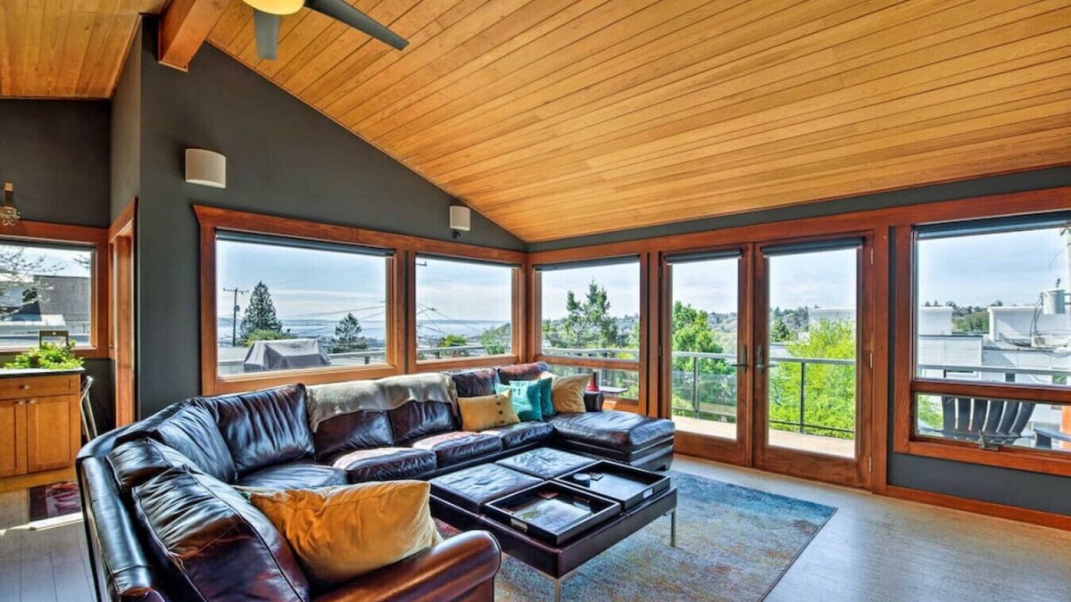 North Queen Anne House | Scenic Water-View Queen Anne Home, 2Mi to Downtown
