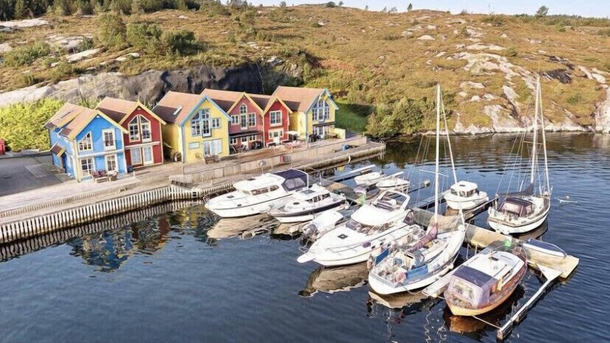Fjell House | Scenic waterfront cabin, 35 min drive to Bergen and access to fjord