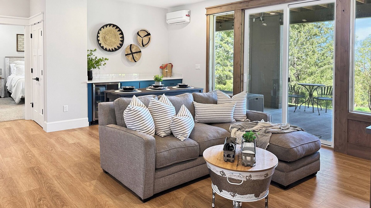 Cornelius Apartment | Scenic Wine Country Retreat. Spa Bath + Covered Patio w/Views
