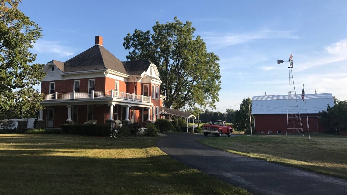 Howe House | SchÃ¶nbrook Farm & Inn