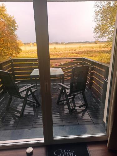 Borsfleth Apartment | Schöne Ferienwohnung mit Balkon auch für Handwerker und Monteure