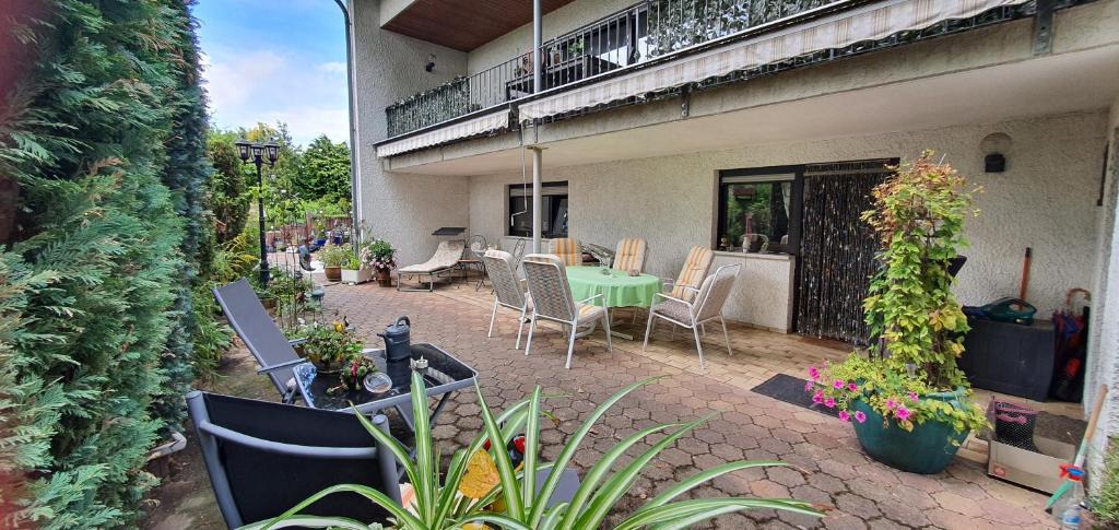 Felsberg Apartment | Schöne Ferienwohnung mit Terrasse und Garten