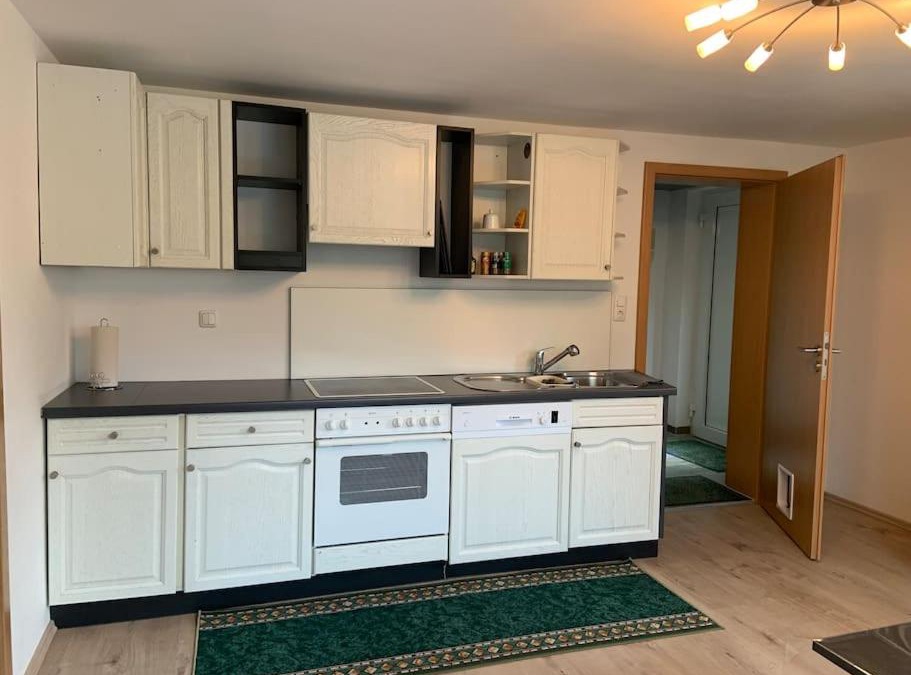 Schramberg Apartment | Schöne moderne & rustikale Einliegerwohnung mit Küche