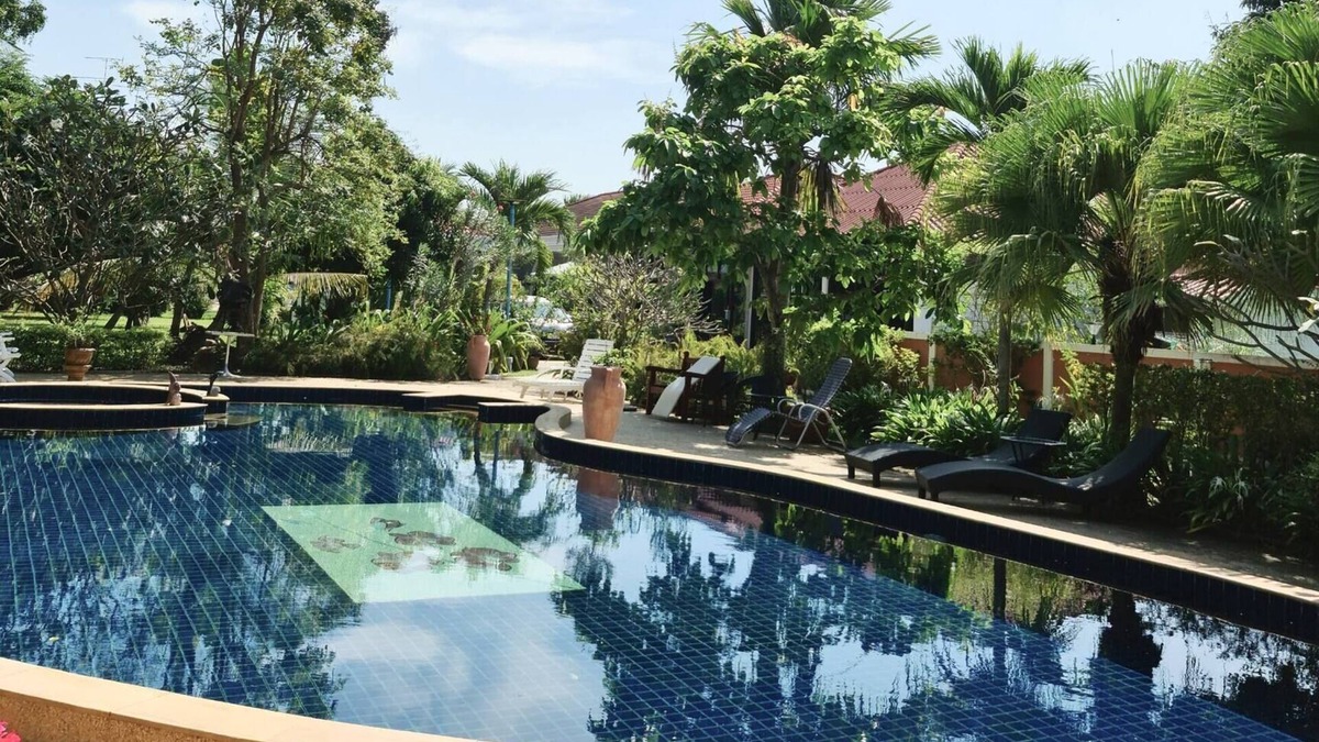 Cha-am House | Schönes Bungalow mit gemeinschaftichem Außenpool und 2km vom Sandstrand enfernt