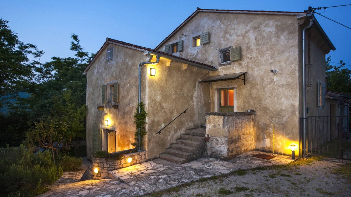 Pican Villa | Schönes Haus mit Großem Pool und Whirlpool in Ruhiger Lage