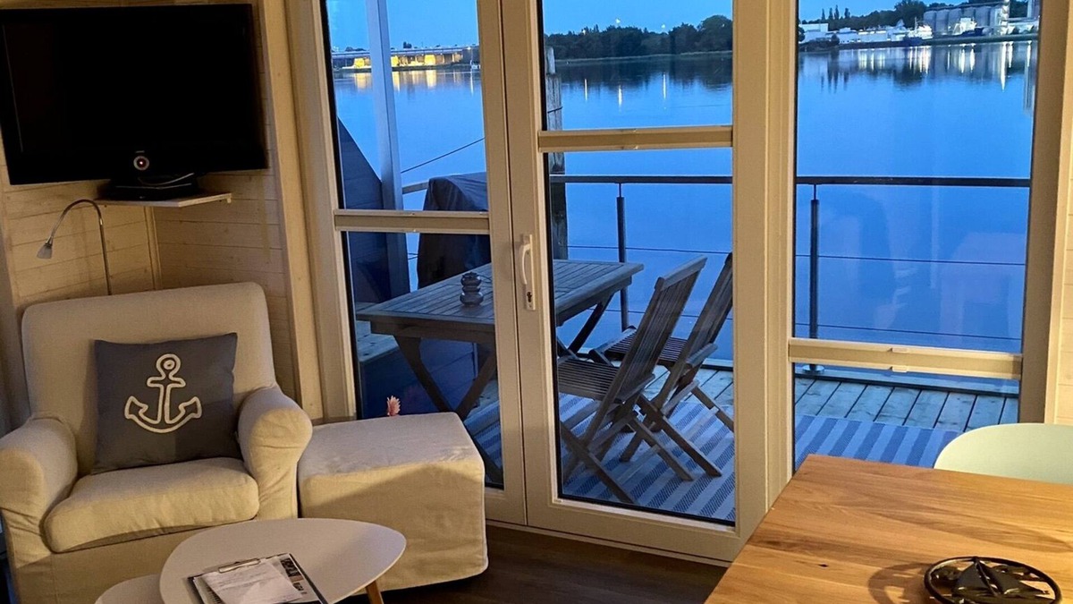 Luebeck House | Schönes Hausboot in der Nähe von Lübeck Unsere Snowbird mit Traumhaftem Trave