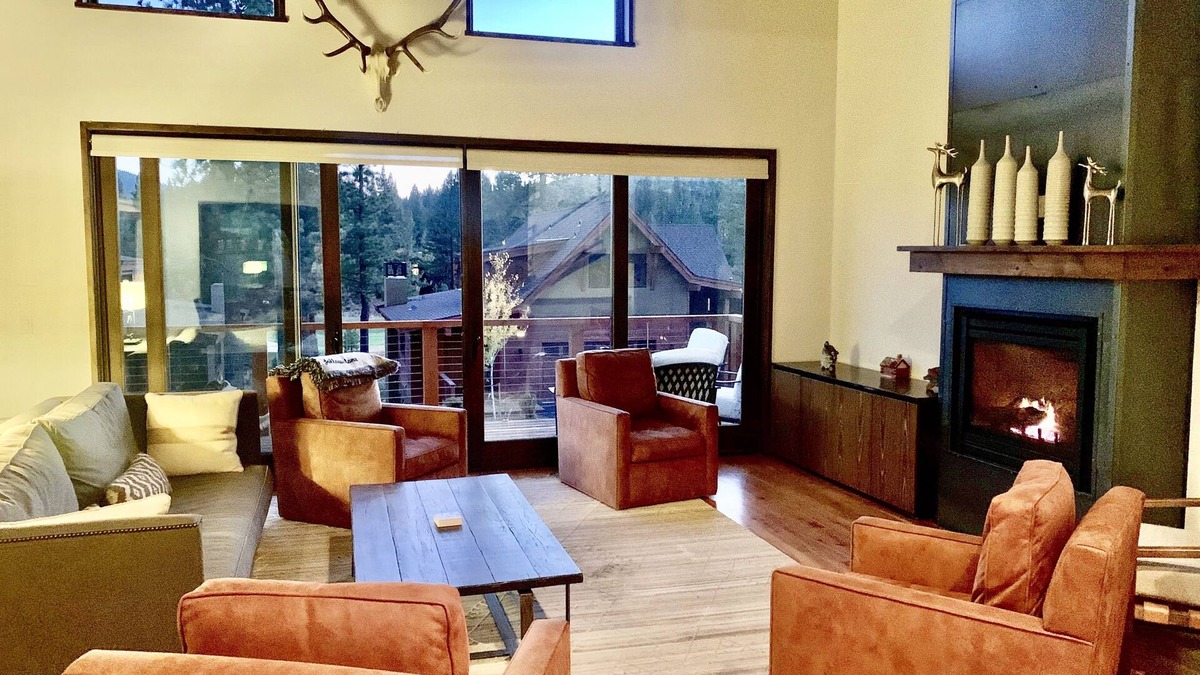 Ponderosa Palisades House | Schaffer's Mill, luxurious 2,864 sq. ft contemporary townhome, dogs considered.