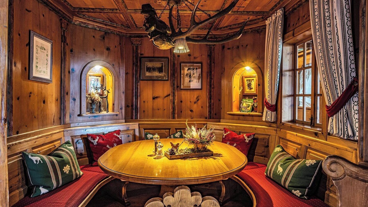 Nachrodt-Wiblingwerde Hotel | Schloss Hotel Holzrichter