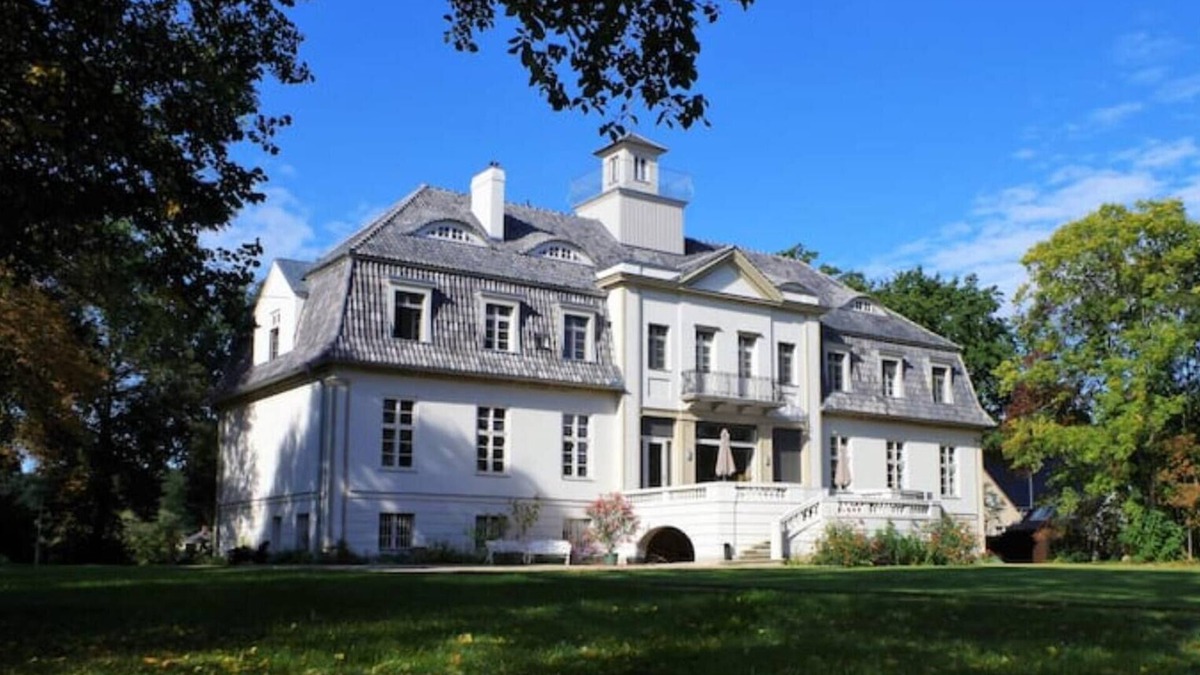 Selchow Villa | Schloss Selchow - Villa at the lake 1 hour from Berlin center