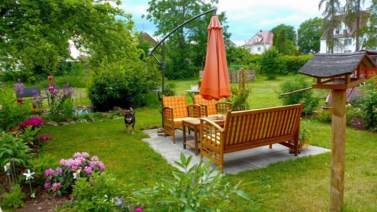 Huefingen House | Schmetterlingsgarten by Interhome