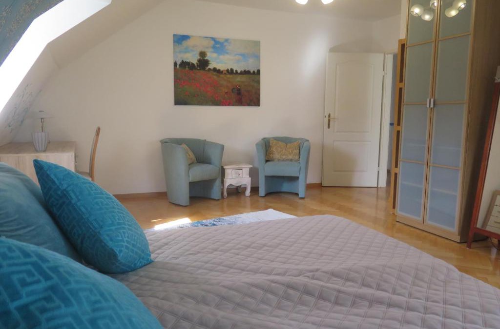 Hietzing Apartment | Schoenbrunn Gardens Deluxe Apartment