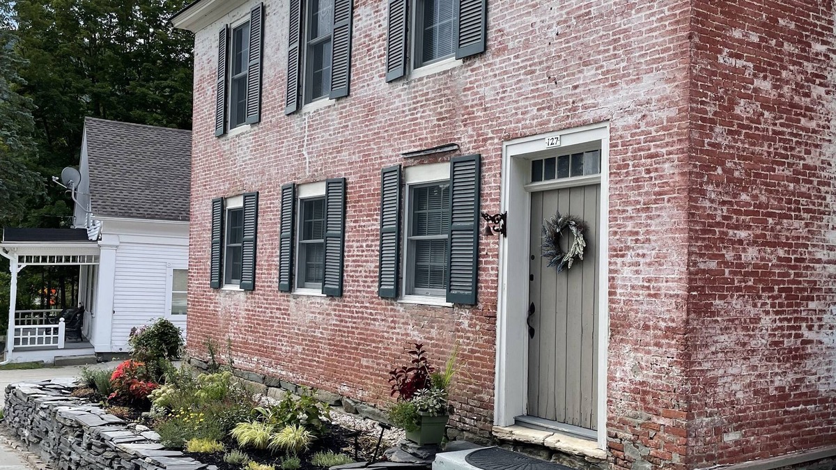 Rochester House | School Brick House is the perfect location for a vacation