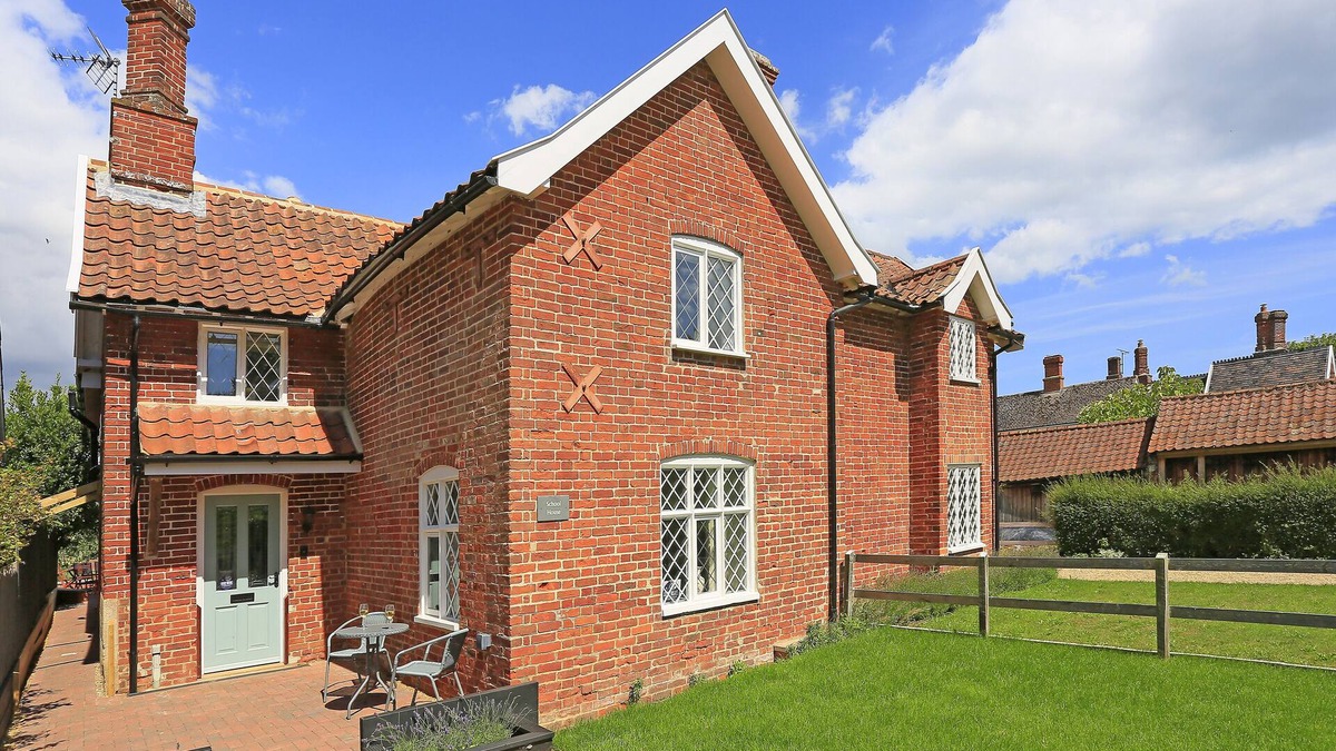 Dunwich House | School House - Three Bedroom House, Sleeps 6