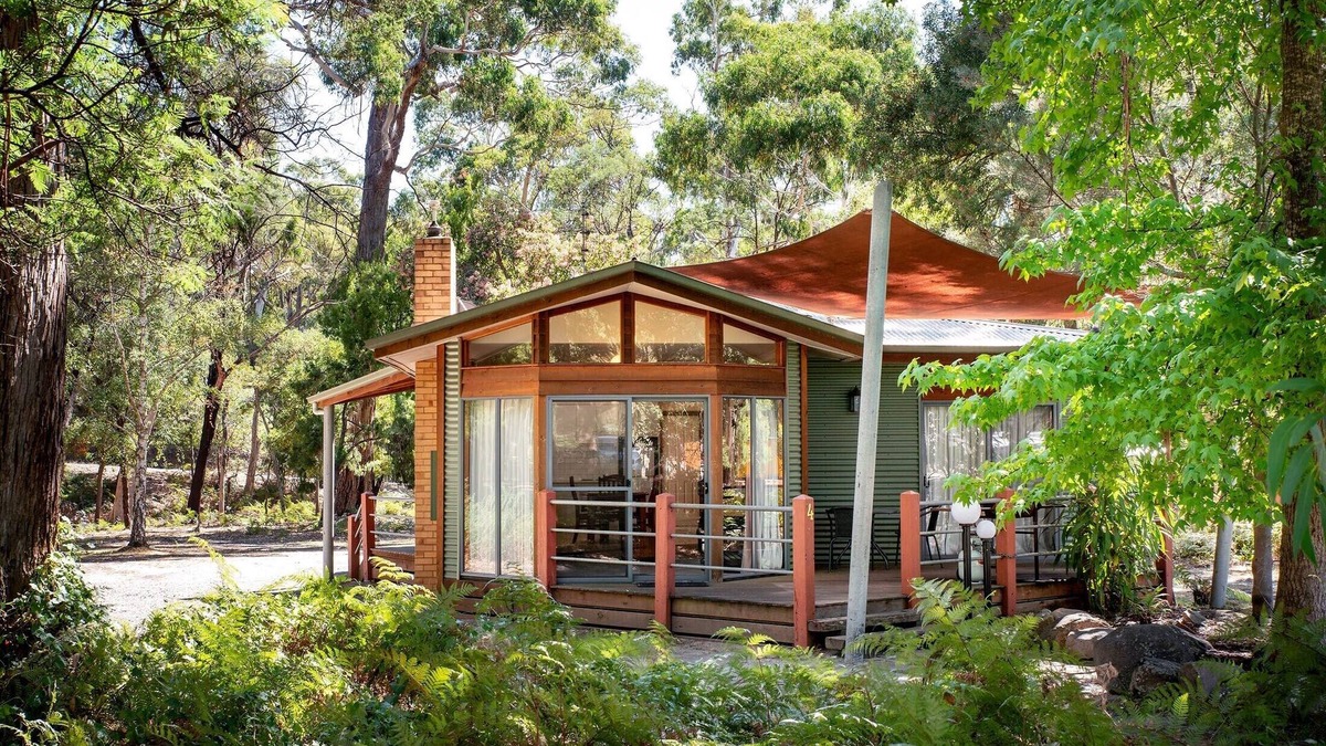 Halls Gap House | School House Villa, School House Villa Couples Retreat in Central Halls Gap
