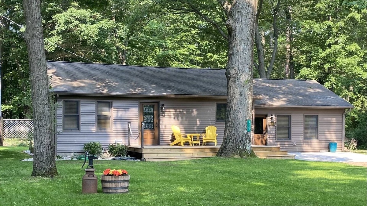 Mecosta House | School Section Lakes Cozy Cabin