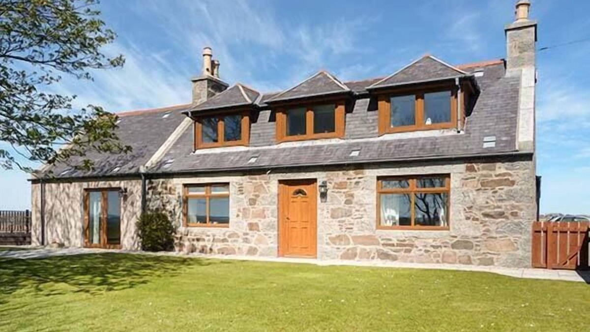 Ellon Cottage | SCHOOLHILL CROFT, family friendly, character holiday cottage in Ellon