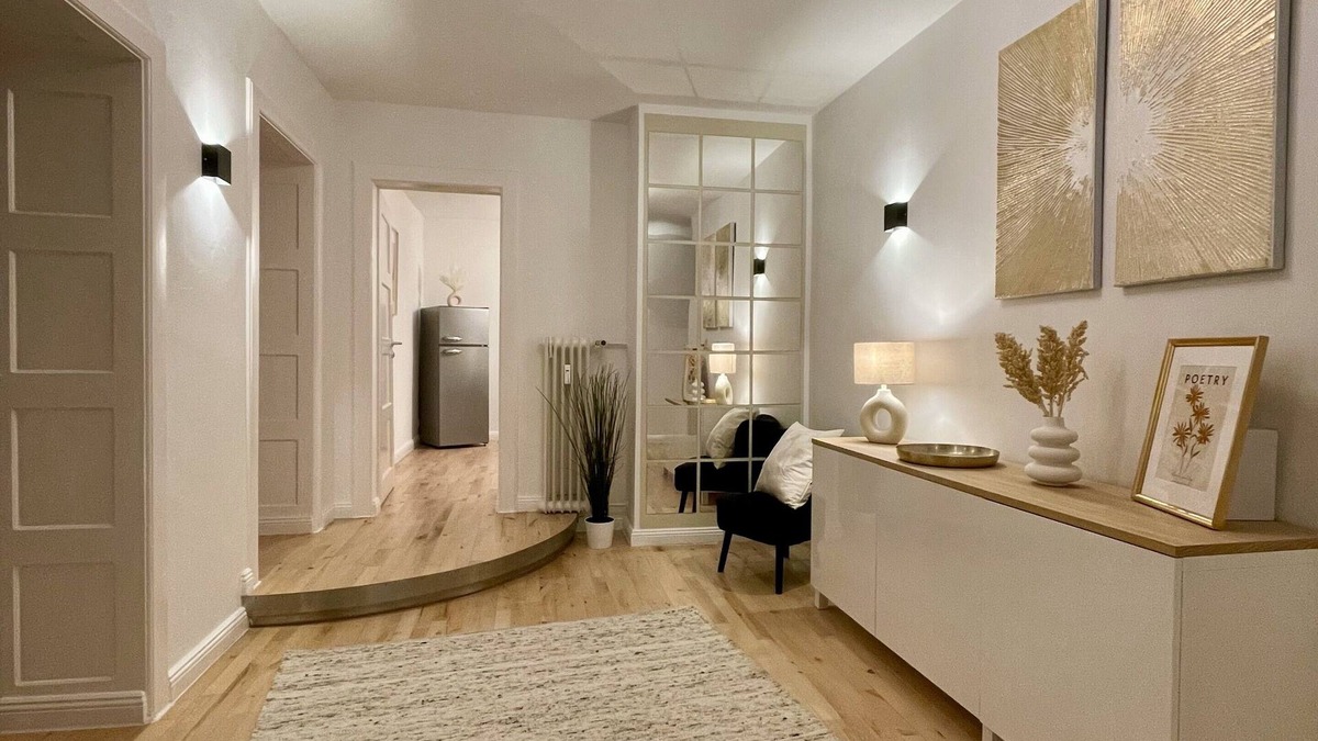 Josephsplatz House | Schwabing apartment with kitchen, conservatory and rain shower in the heart of Munich