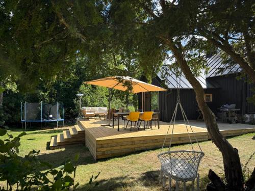 Gullabo House | Schwarzes Haus - Deignhaus mit Terrasse & Kamin