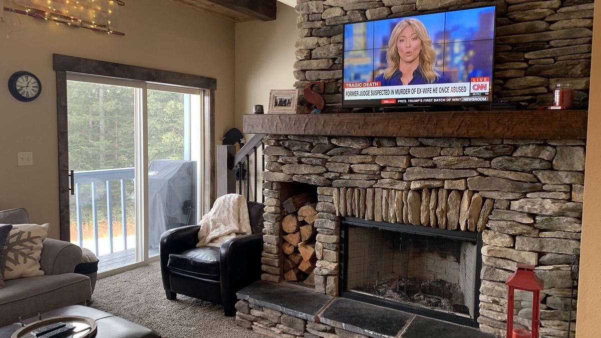 Sandpoint Condo | Schweitzer true ski in ski out condo