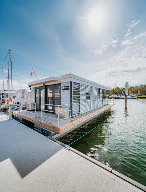 Ostvorpommern House | Schwimmendes Ferienhaus "Trinity" Ihr Seahome auf der Ostsee