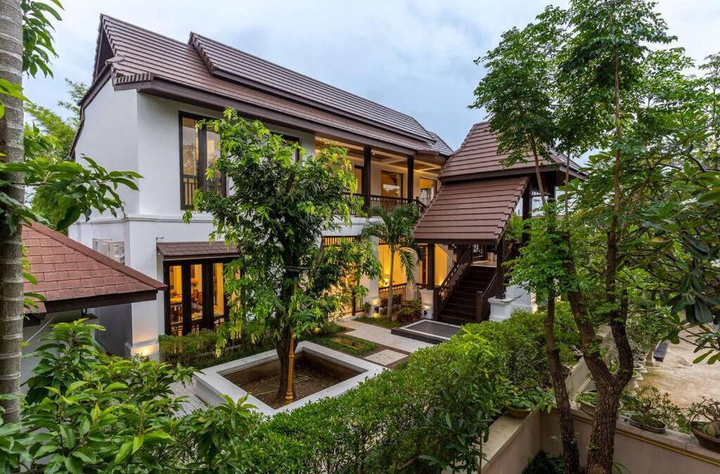 Su Thep Villa | Sclass 2 Luxe Pools Villa & Breakfast , city area