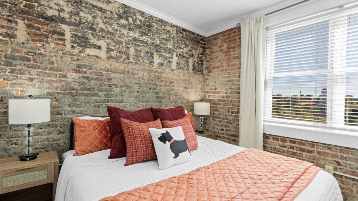 Maryville Apartment | Scot's Suite - Downtown Maryville Loft