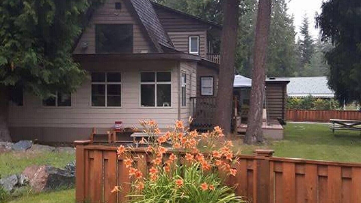 Scotch Creek Cabin | Scotch Creek Lodge - Adjacent to Shuswap Lake Provincial Park