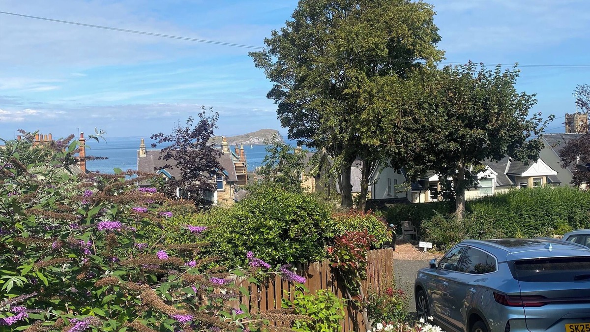 North Berwick House | Scotlands most loved costal town-4 bed detached home and garden. Golf, beaches