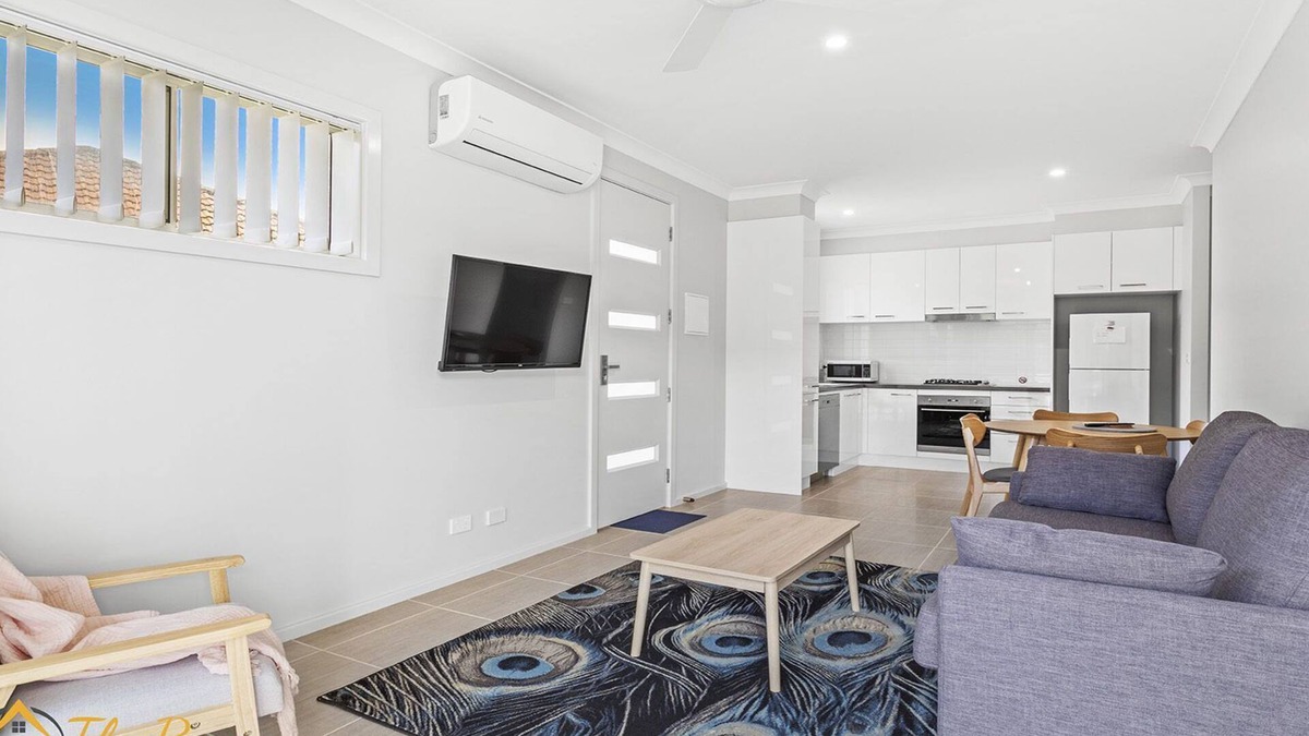 Anna Bay Apartment | Scott Street Couples Getaway