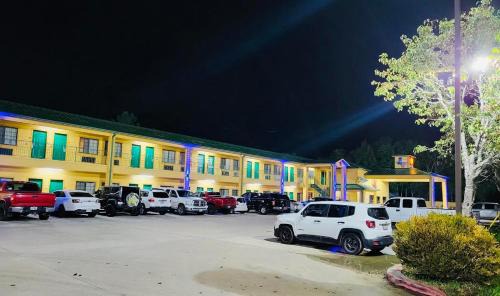 Hankamer Hotel | Scottish Inn & Suites