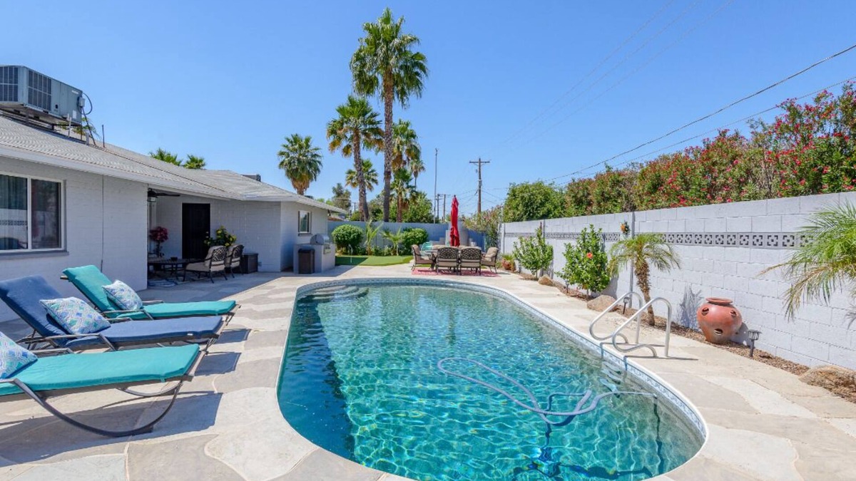 Village Grove House | Scottsdale 4BR – Heated Pool, Putting Green, 5 Min to Old Town