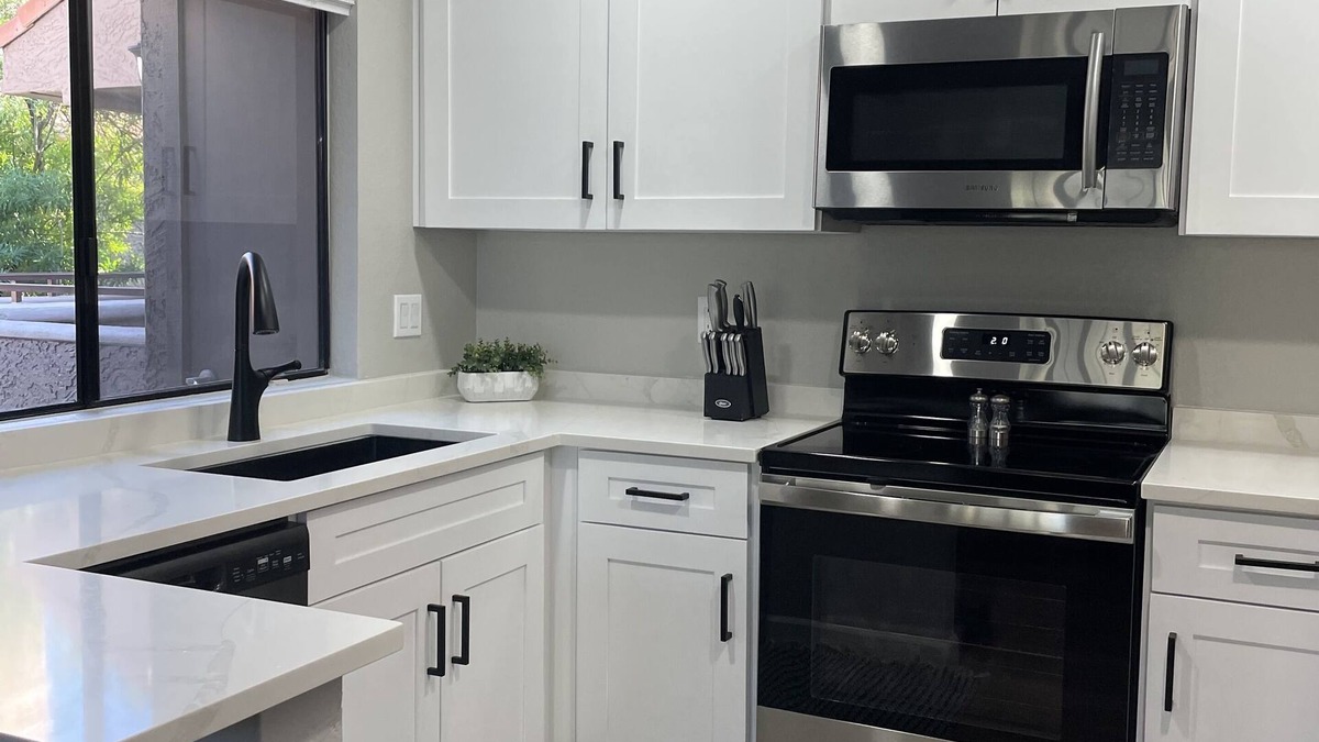 Pueblo Blanco Condo | Scottsdale Beauty. Newly reno 1Bed/1Bath in great walkable area.