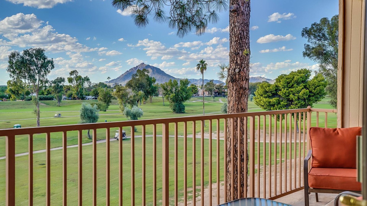 Entertainment District Condo | Scottsdale Golf Course Haven- Camelback views