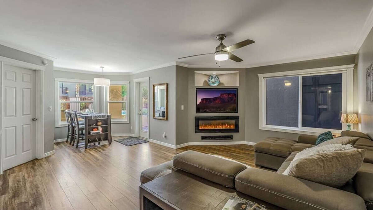 Paradise Valley Village Condo | Scottsdale GROUND floor Condo 🌴 Heated pool 🏊 nearby golf ⛳️ Dog friendly 🐶