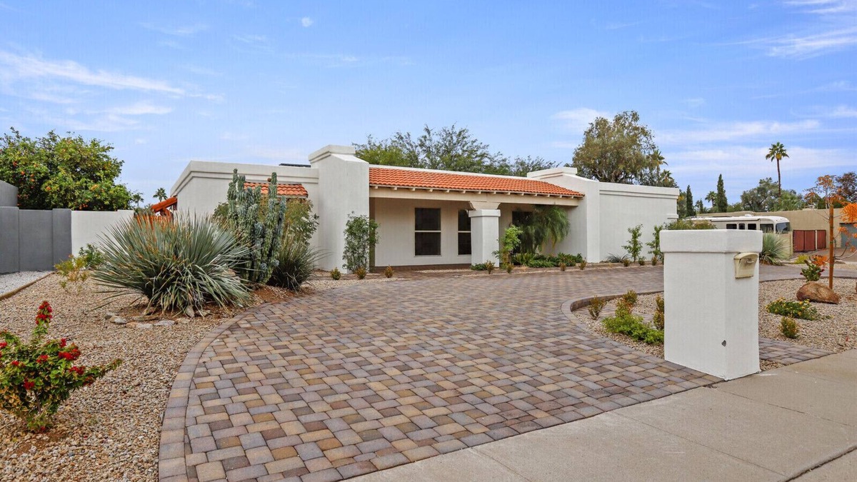 Raskin Estates House | Scottsdale Kierland Golf Retreat